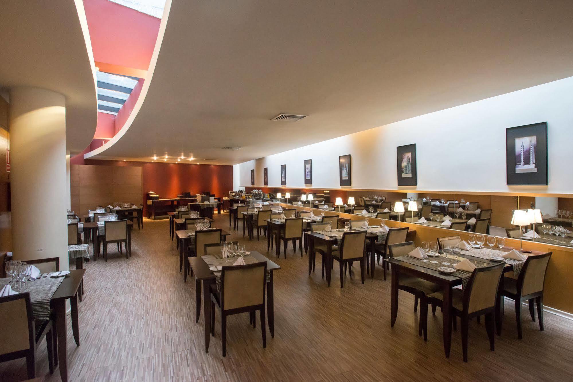 Tryp Montevideo Hotel Exterior photo