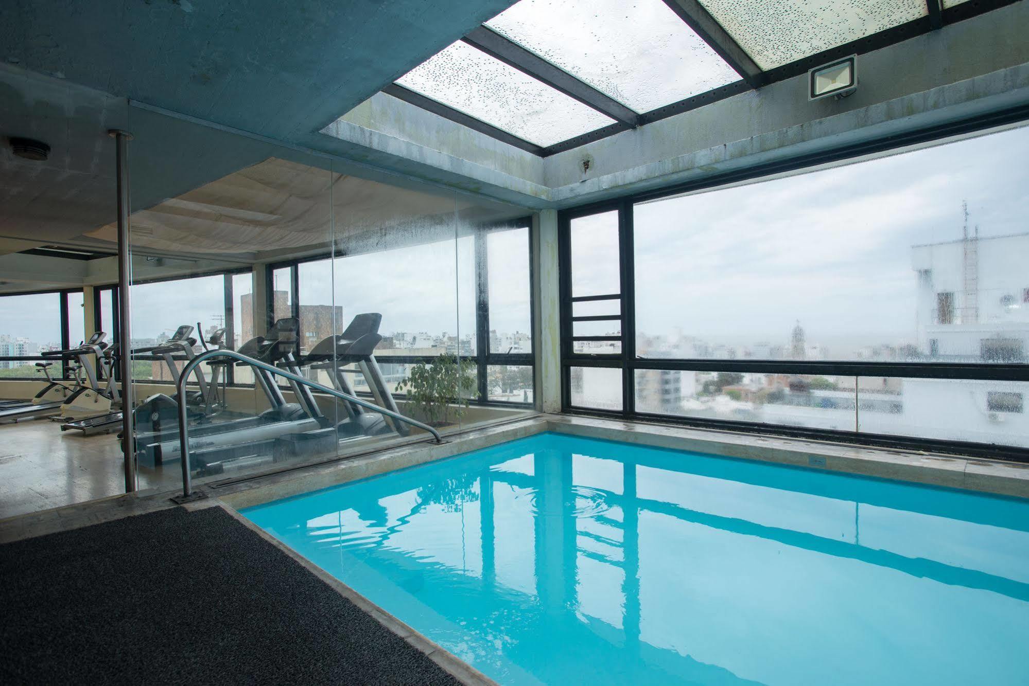 Tryp Montevideo Hotel Exterior photo