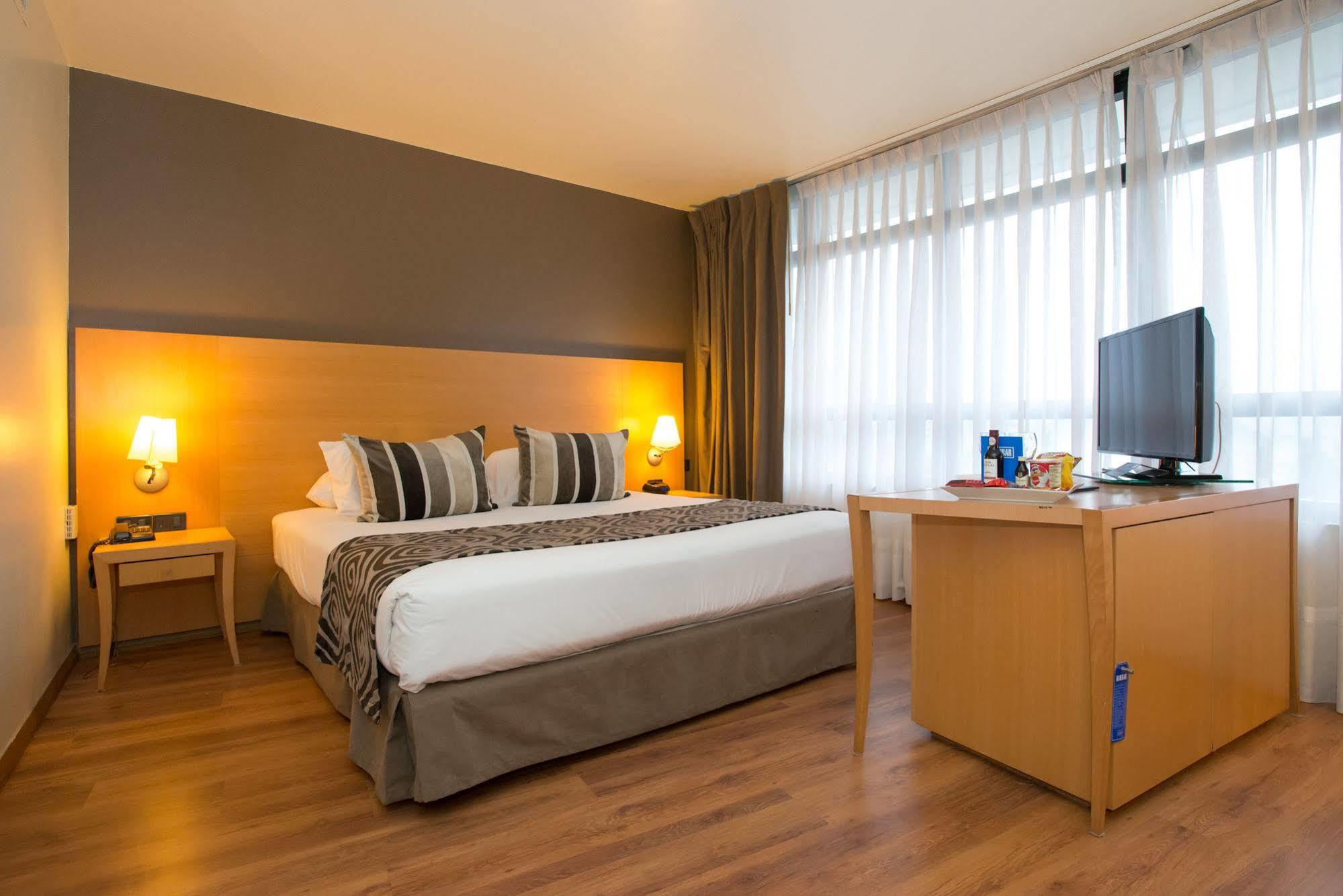 Tryp Montevideo Hotel Exterior photo