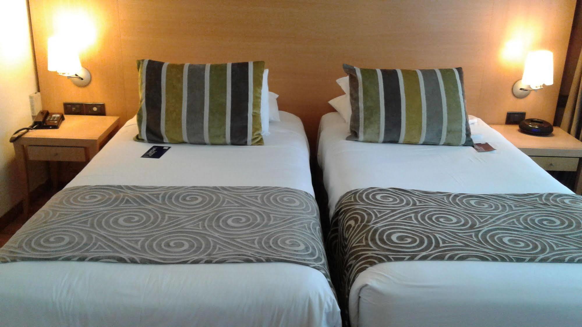 Tryp Montevideo Hotel Exterior photo